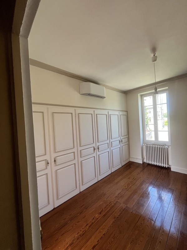 Installation d’une Clim réversible type bi Split dans une maison à bourg en bresse