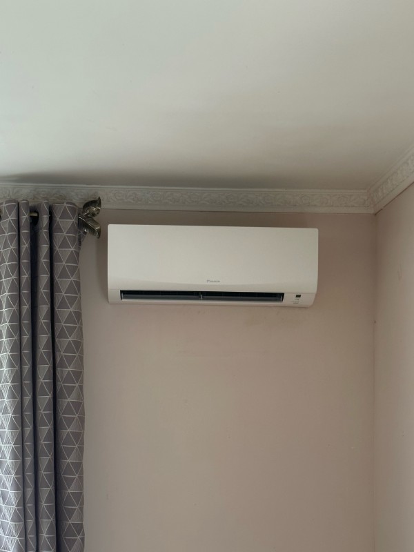 Installation et pose d'une climatisation réversible DAIKIN à Bourg en Bresse