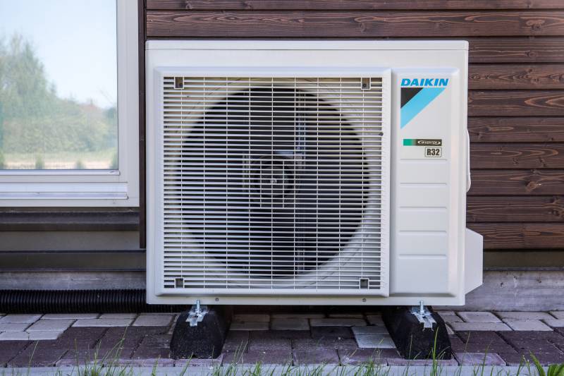 Installation professionnelle d'une climatisation monosplit Daikin par Froid France Climatisation à Bourg-en-Bresse