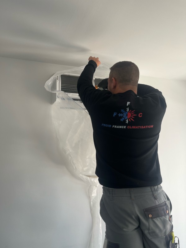 Comment optimiser le rendement de votre climatisation réversible à Châtillon-sur-Chalaronne grâce à un nettoyage des filtres profond ?